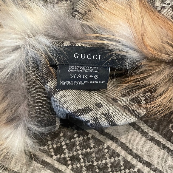 GUCCI Monogram Fox Fur Wool Silk Horsebit Gold Clasp Shawl/Wrap - Picture 4 of 16